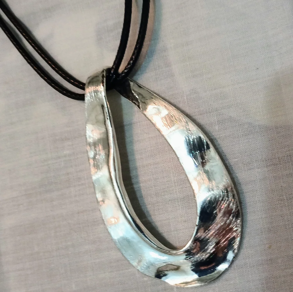 🖤NWOT 1946 Large Hammered Silver Pendant Double Black Cord Necklace (20